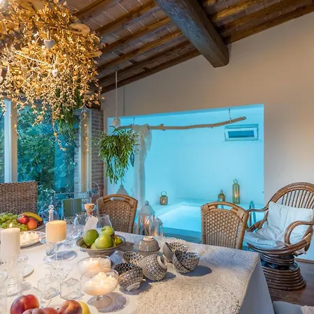 Lorena, A Vintage With Indoor Pool ヴィラ