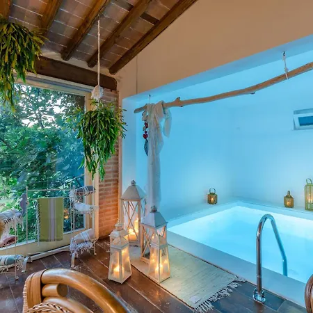 Villa Lorena, A Vintage With Indoor Pool *