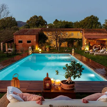 ヴィラ Lorena, A Vintage With Indoor Pool *