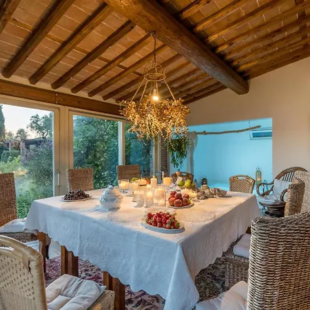 Villa Lorena, A Vintage With Indoor Pool