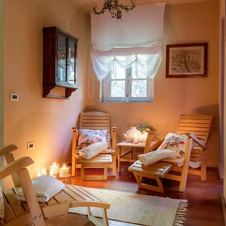 Villa Lorena, A Vintage With Indoor Pool *