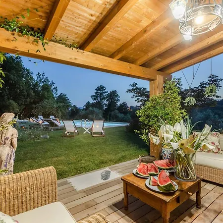 Lorena, A Vintage With Indoor Pool ヴィラ *