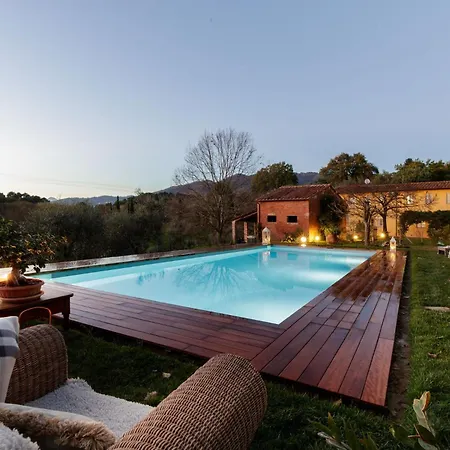 Lorena, A Vintage With Indoor Pool ヴィラ カパンノリ