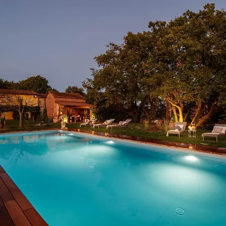 Lorena, A Vintage With Indoor Pool * カパンノリ