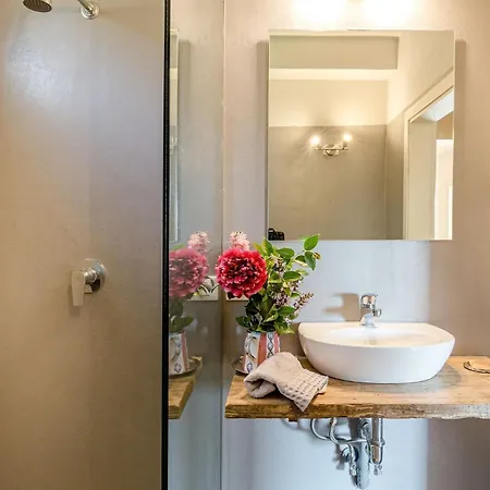 Lorena, A Vintage With Indoor Pool ヴィラ カパンノリ