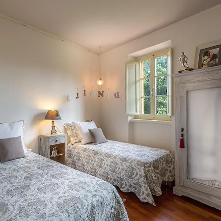Lorena, A Vintage With Indoor Pool