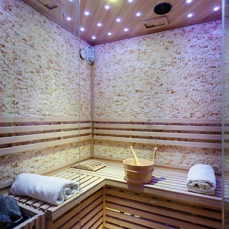 Lorena, A Vintage With Indoor Pool ヴィラ カパンノリ