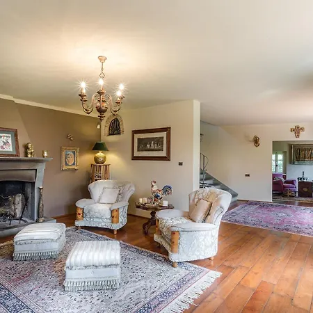 Lorena, A Vintage With Indoor Pool