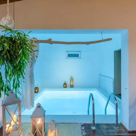 Villa Lorena, A Vintage With Indoor Pool *