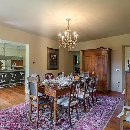 Villa Lorena, A Vintage With Indoor Pool